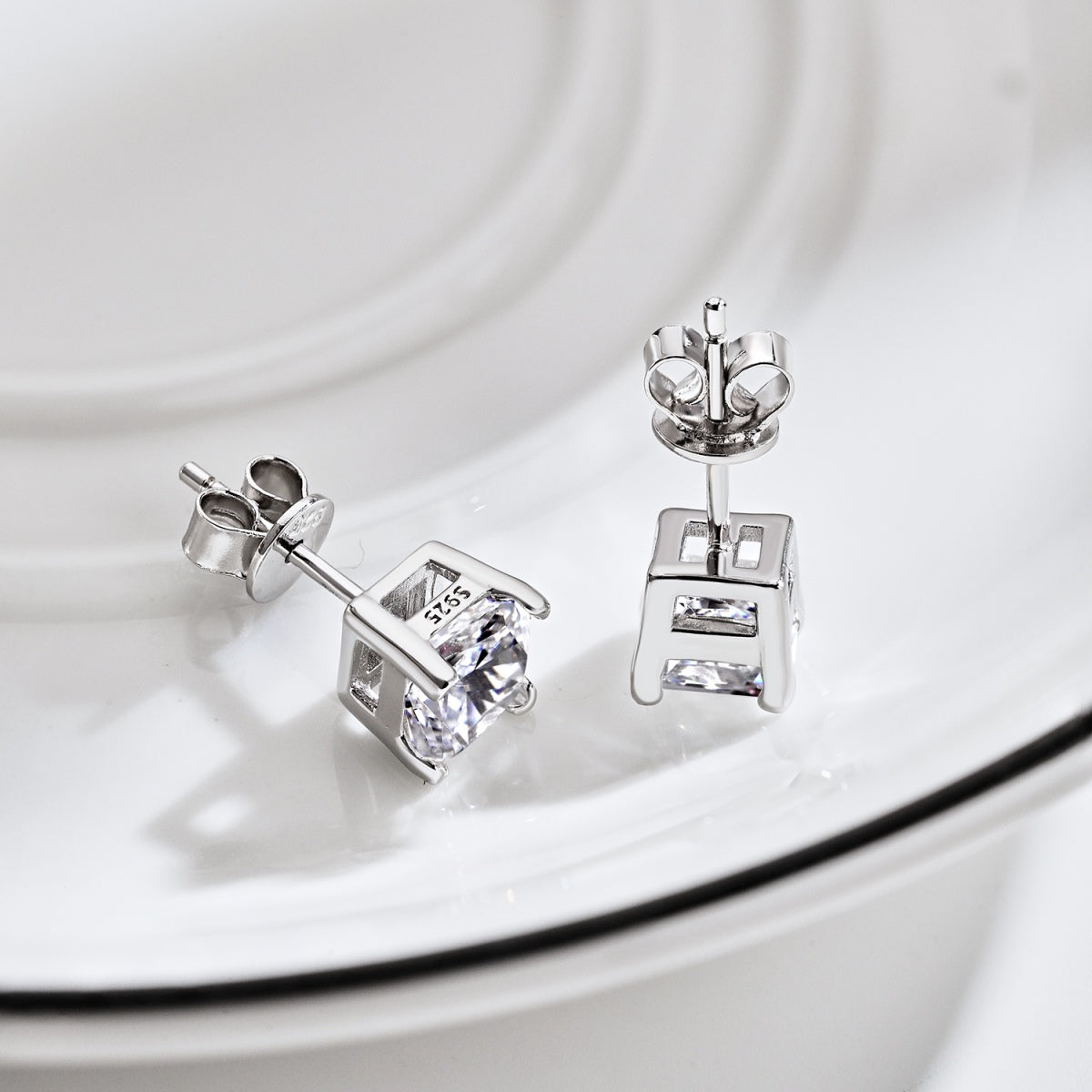 [Love More]1.0 Carat Radiant Princess Cut Wedding Earrings