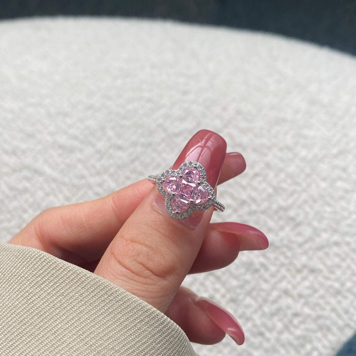 [Love More]Luxurious Eternity Flower Shape Banquet Ring