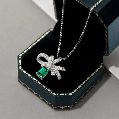 [Love More]Luxurious Flower Shape Emerald Cut Necklace