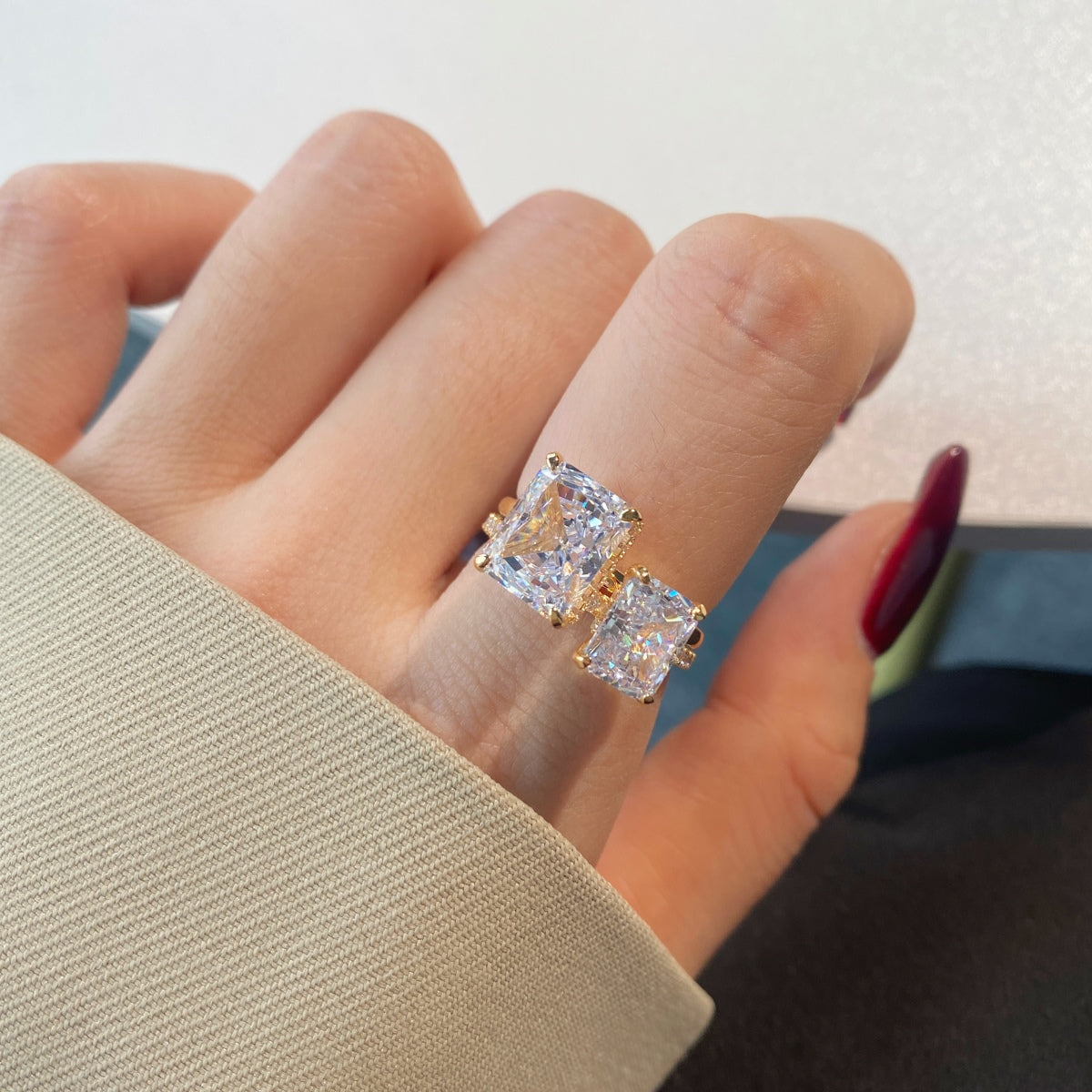 [Love More]4.0 Carat Ornate Enchanting Radiand Cut Banquet Ring