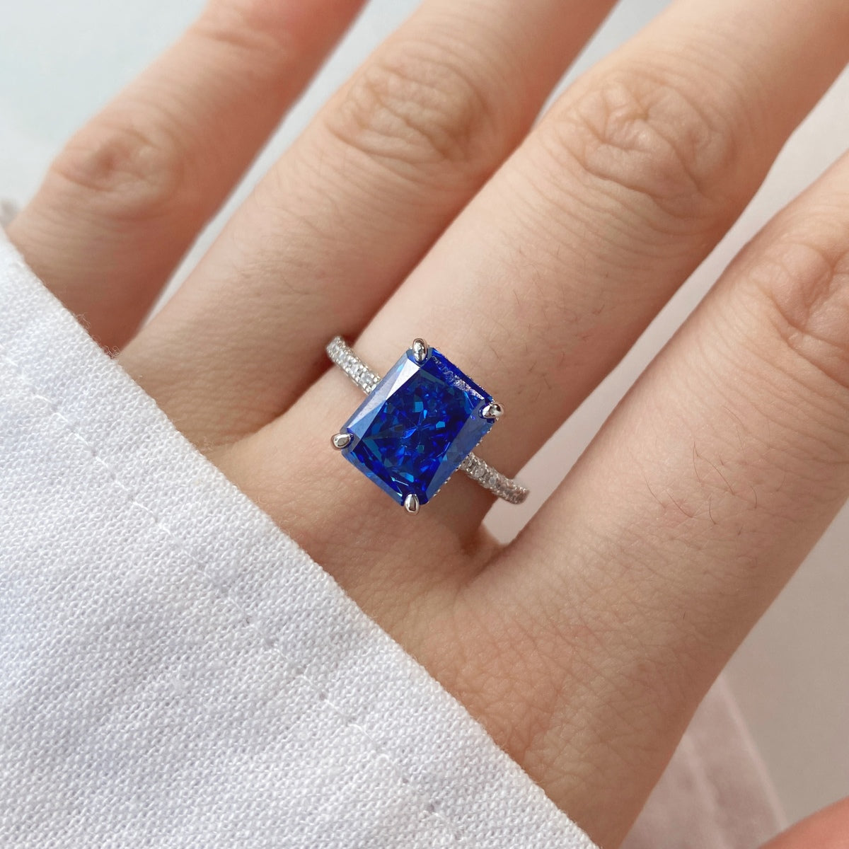 [Love More]4.0 Carat Luxurious Engagement Ring
