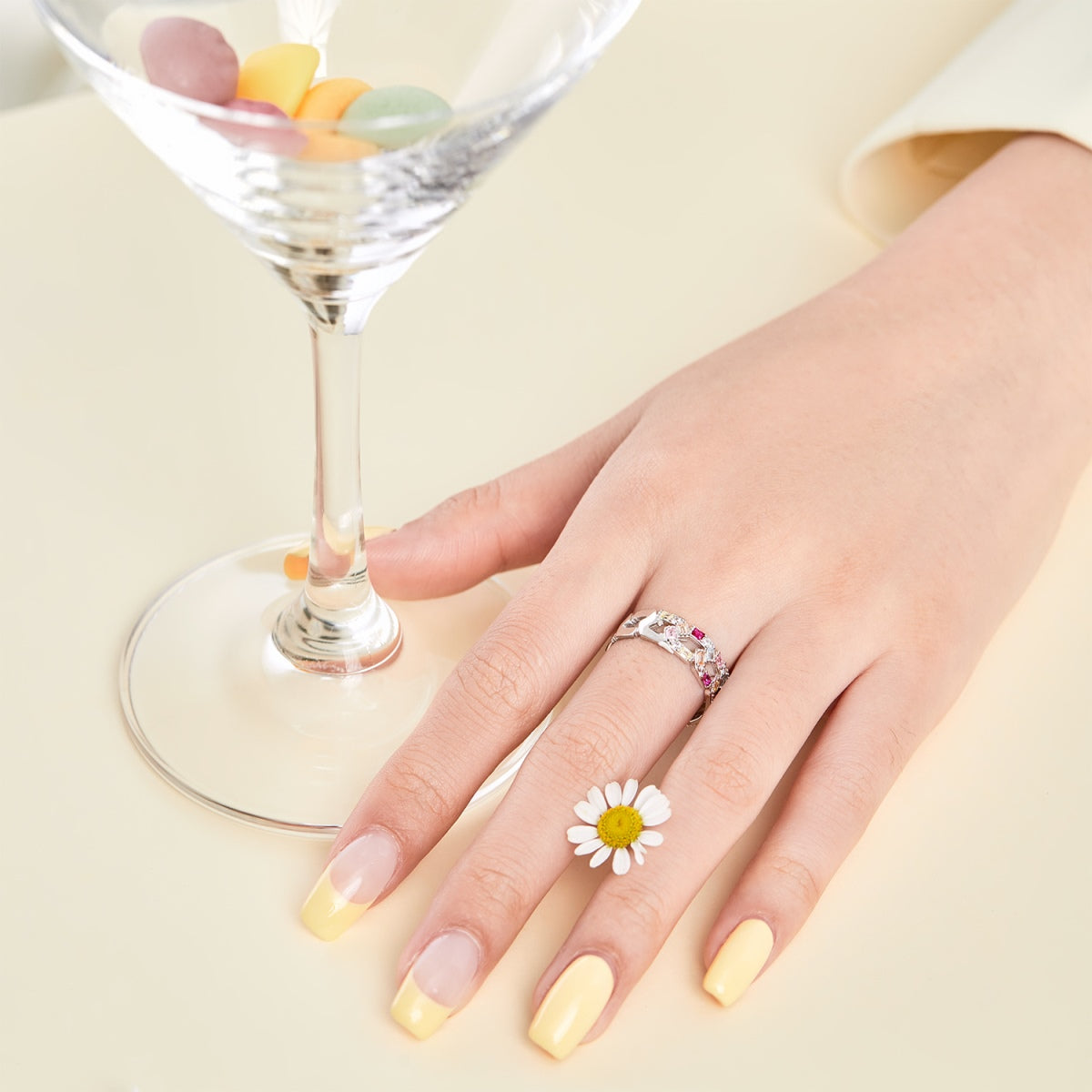 [Love More]Sparkling Vibrant Emerald Cut Daily Ring