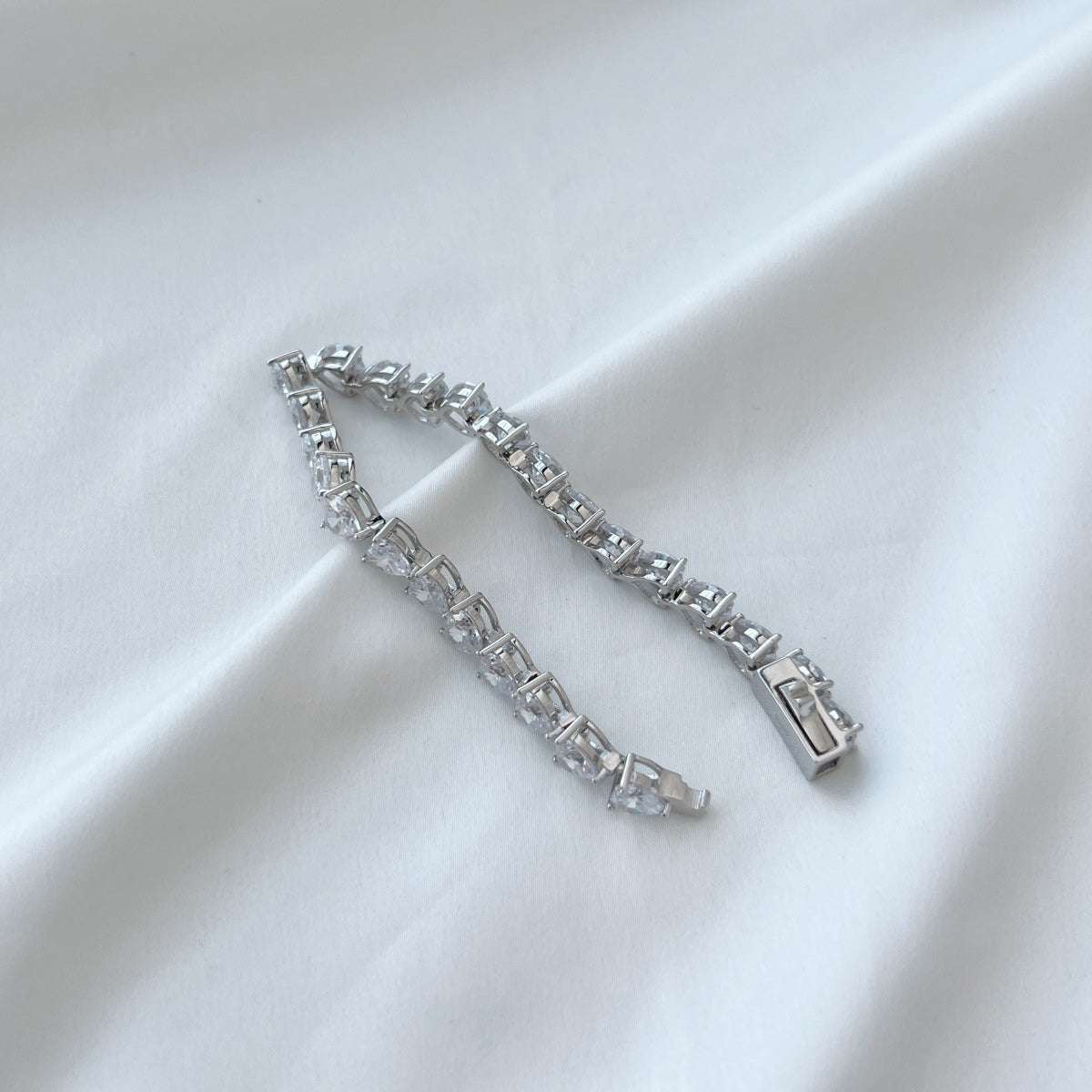 [Love More]0.75 Carat Elegant Romantic Heart Shape Lover Bracelet