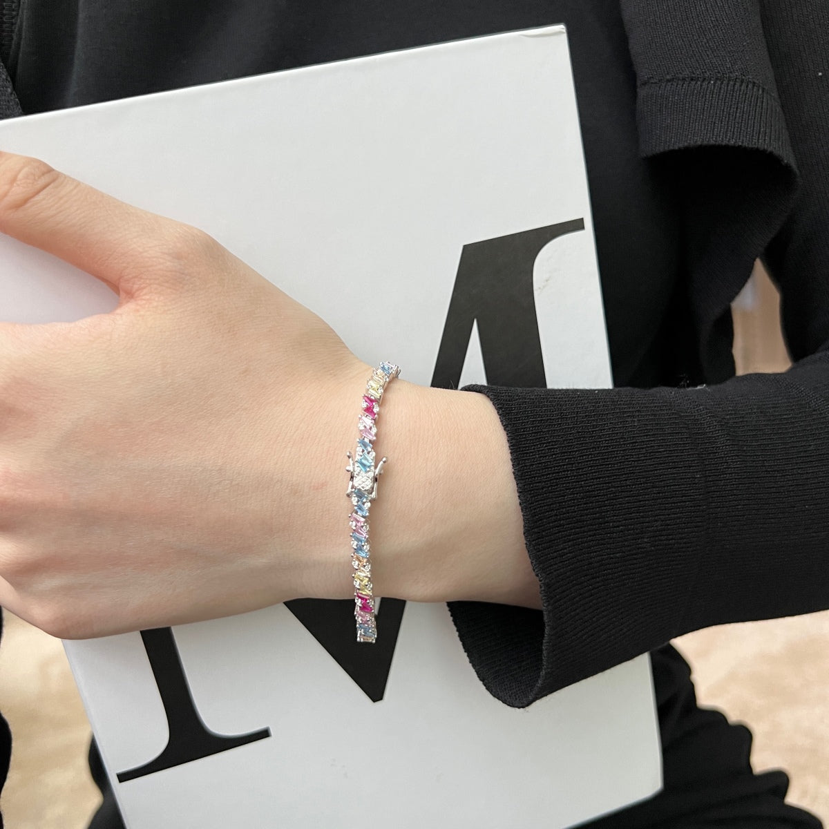 [Love More]Ornate Sparkling Multi Cut Party Bracelet
