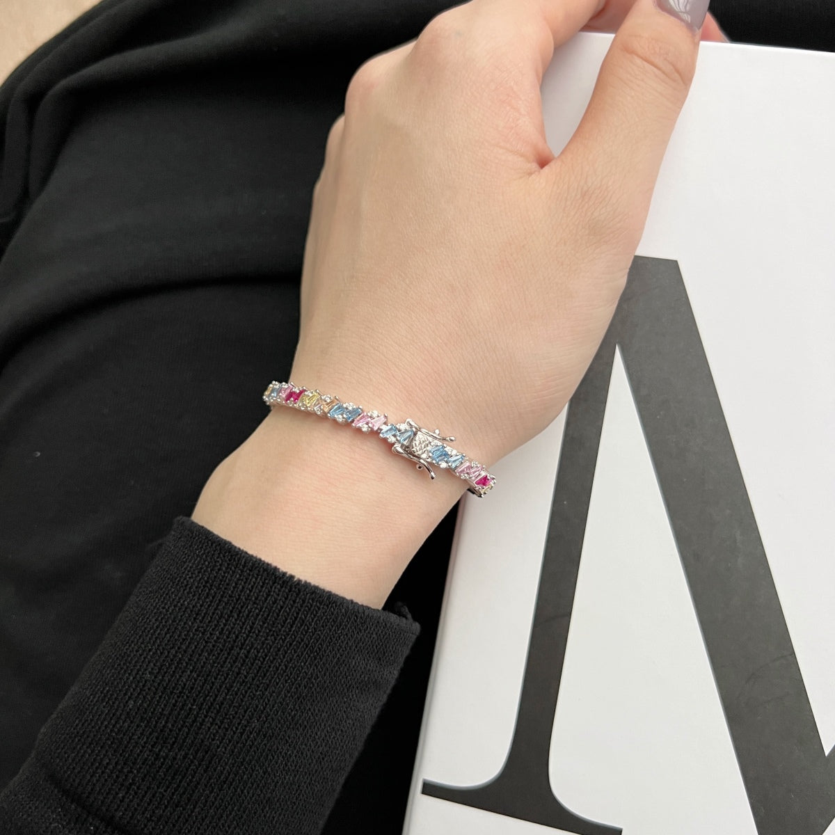 [Love More]Ornate Sparkling Multi Cut Party Bracelet