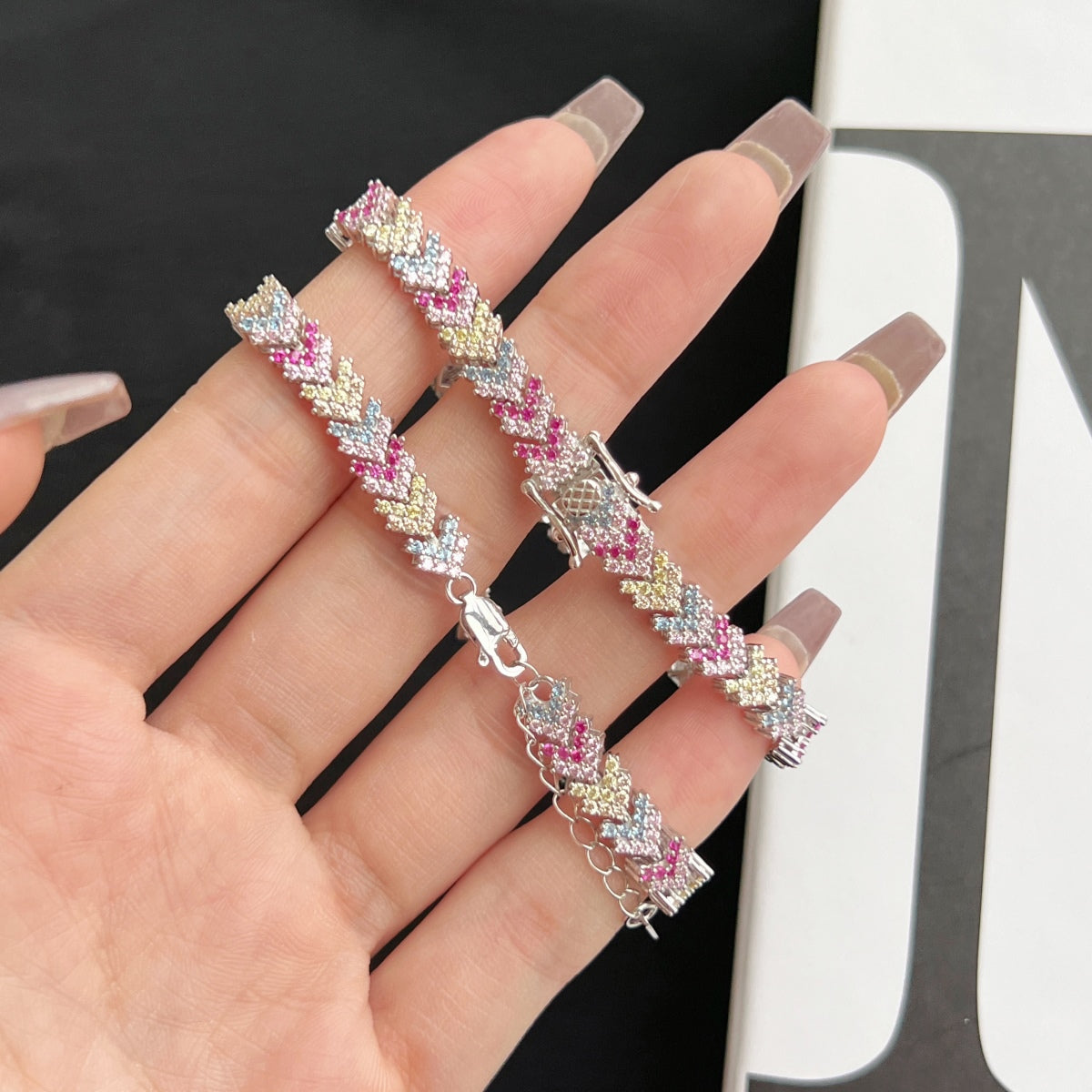 [Love More]Ornate Sparkling Round Cut Party Bracelet