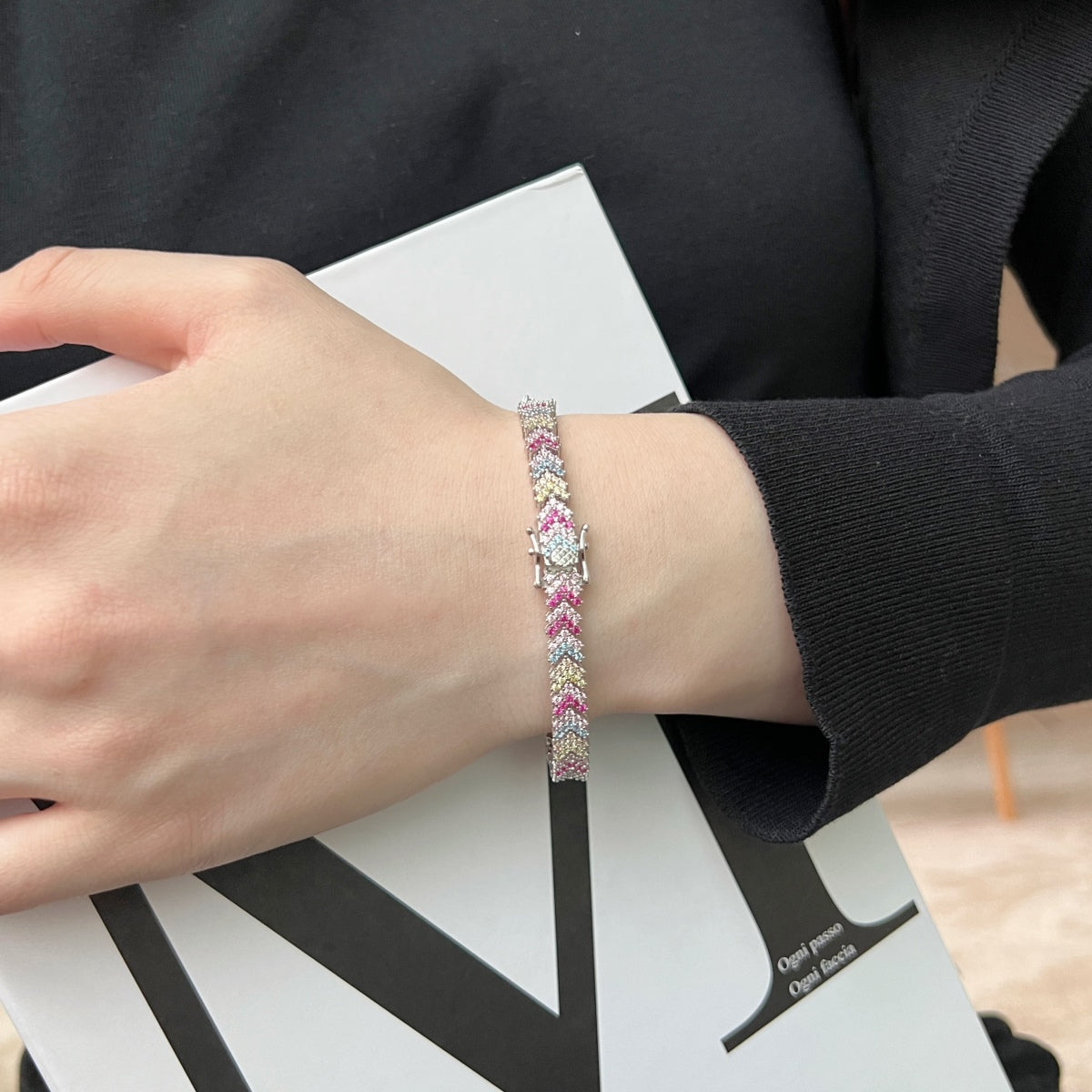 [Love More]Ornate Sparkling Round Cut Party Bracelet