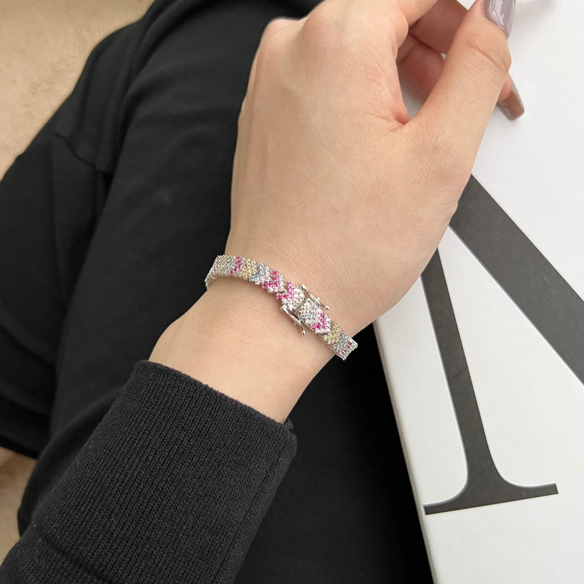 [Love More]Ornate Sparkling Round Cut Party Bracelet