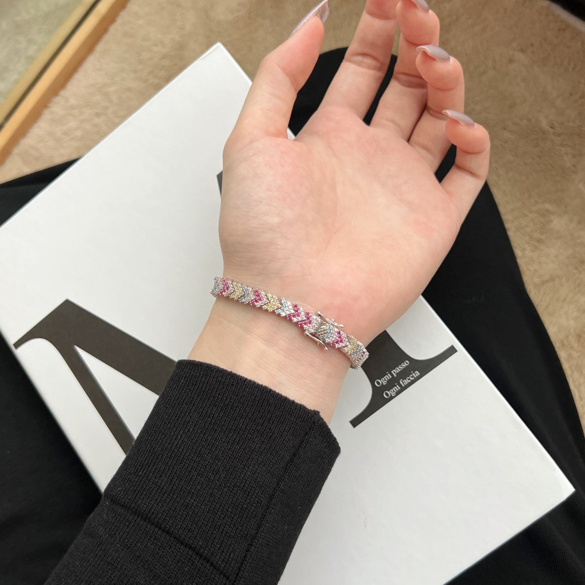 [Love More]Ornate Sparkling Round Cut Party Bracelet