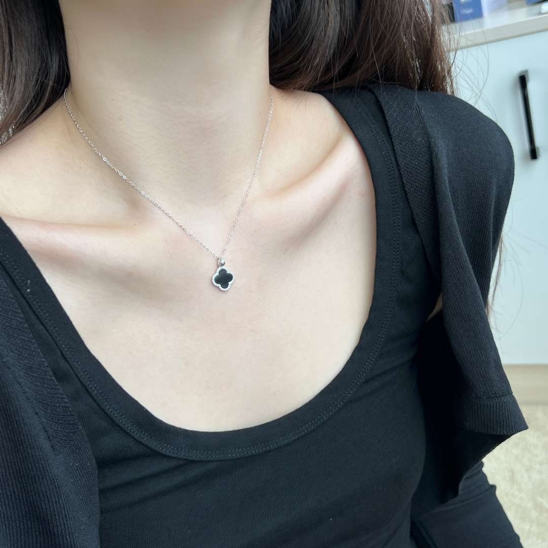 [Love More]Dainty Flower Shape Necklace