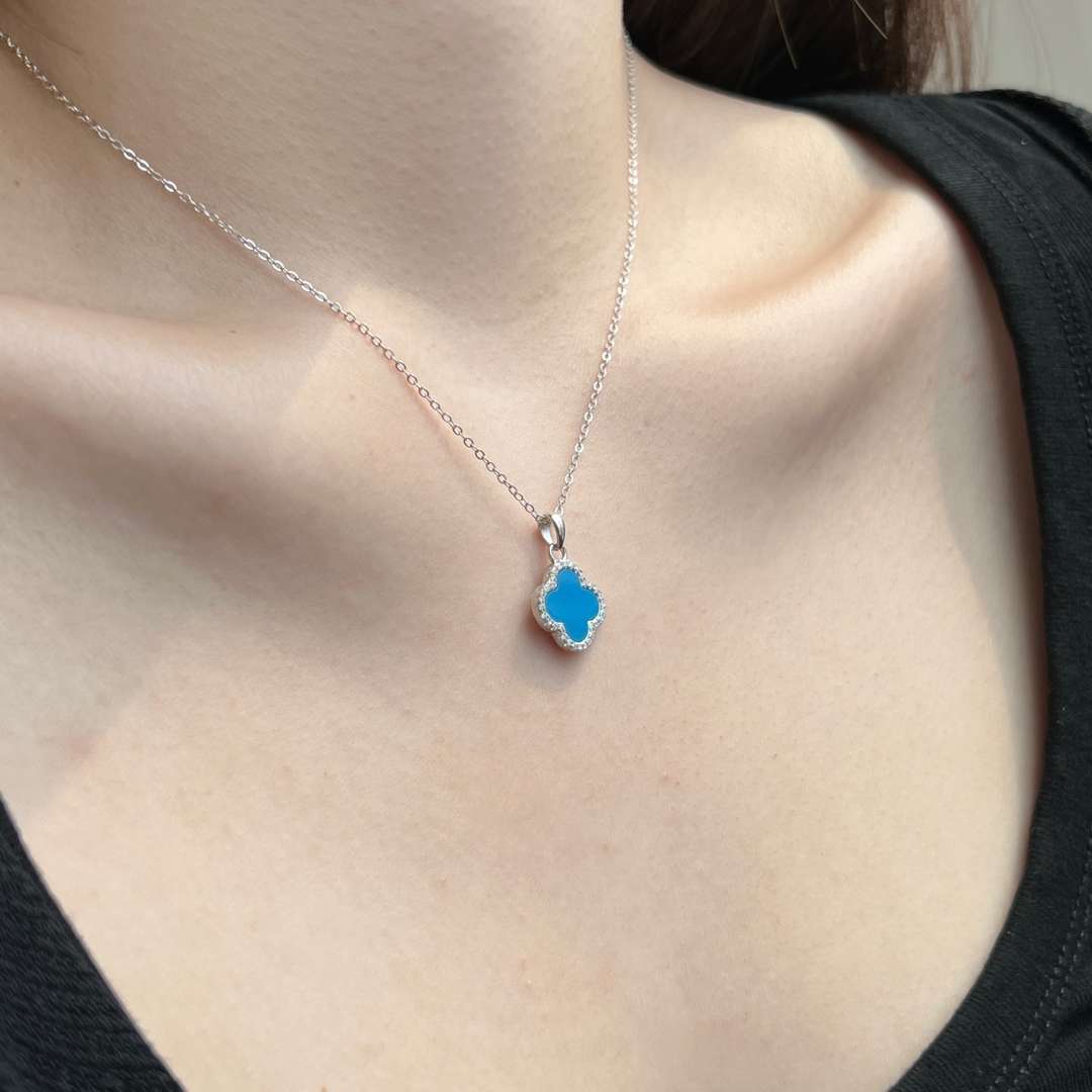 [Love More]Dainty Flower Shape Necklace