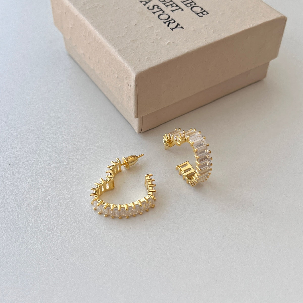 [Love More]Radiant Heart Cutout Earrings