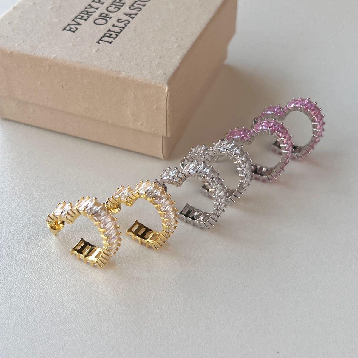 [Love More]Radiant Heart Cutout Earrings