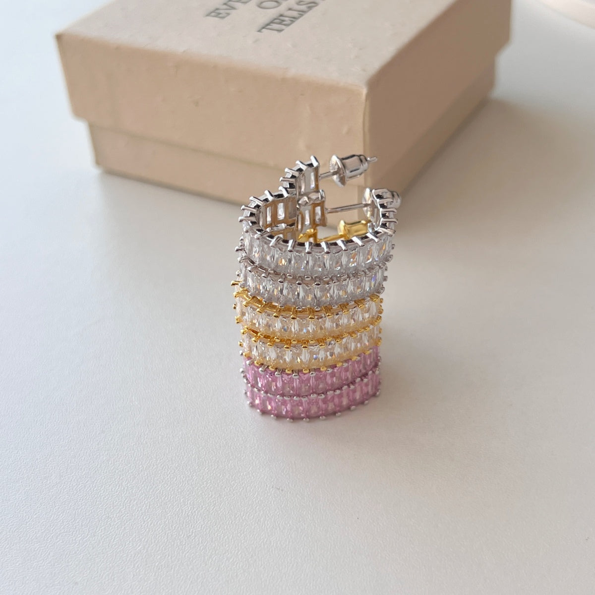 [Love More]Radiant Heart Cutout Earrings