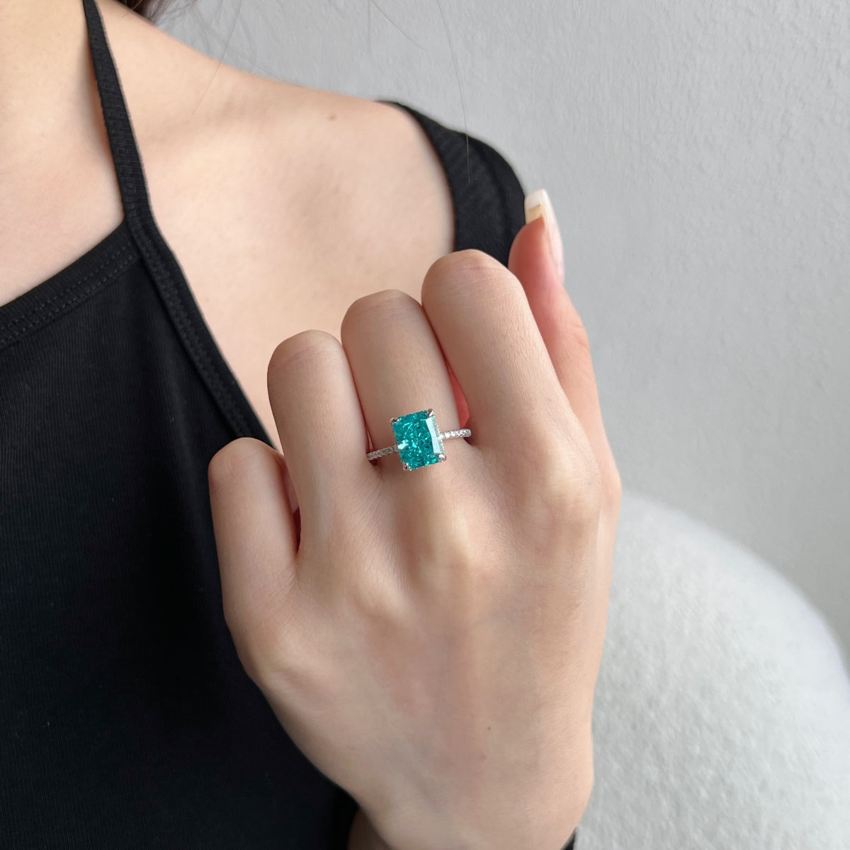 [Love More]4.0 Carat Luxurious Engagement Ring