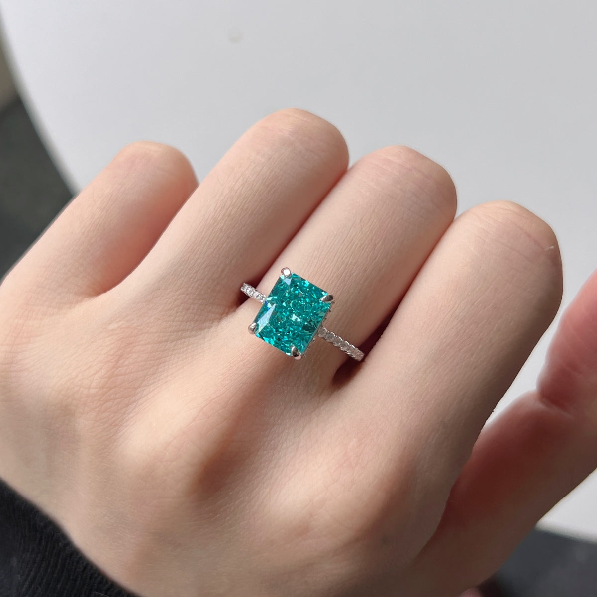 [Love More]4.0 Carat Luxurious Engagement Ring