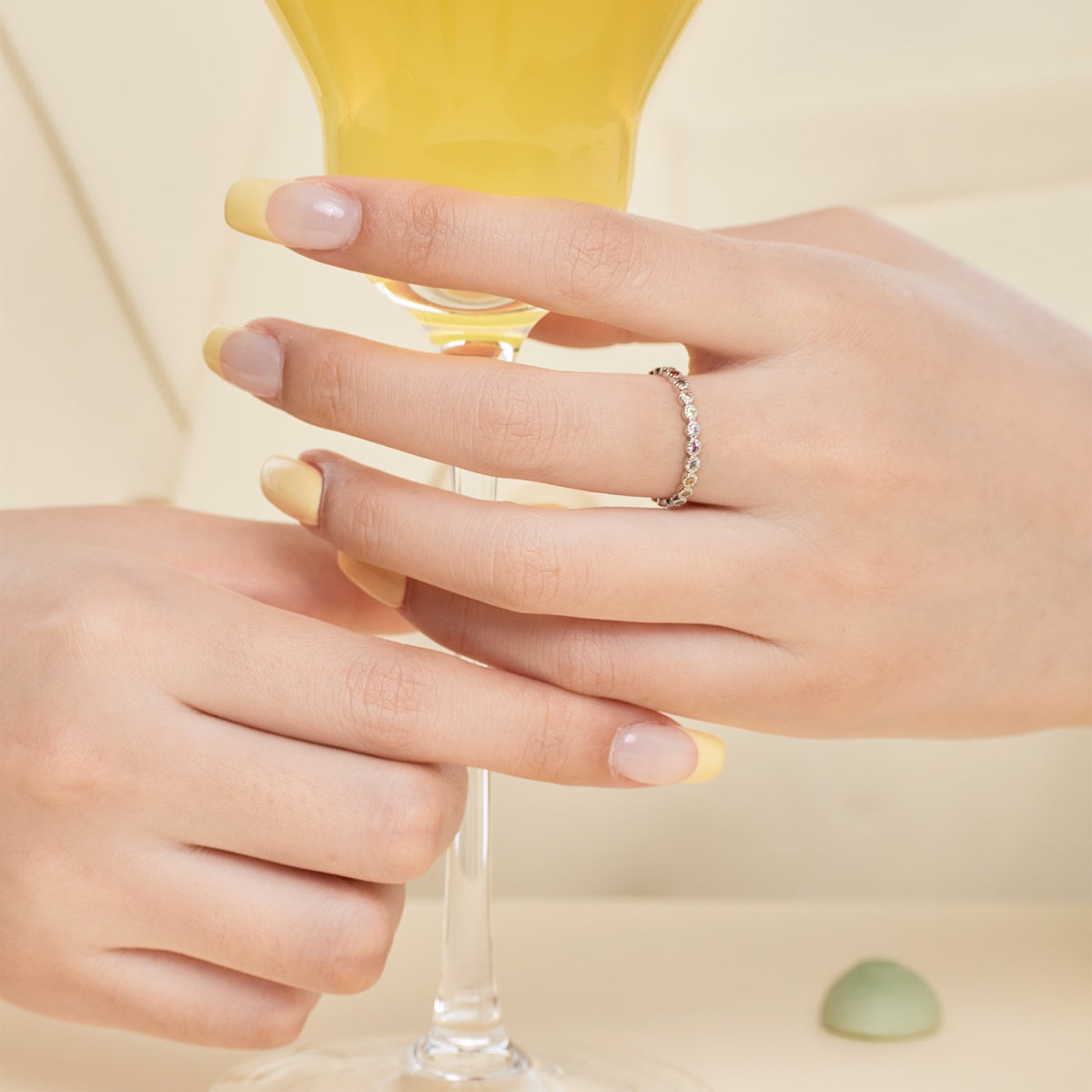 [Love More]Radiant Sparkling Round Cut Daily Ring