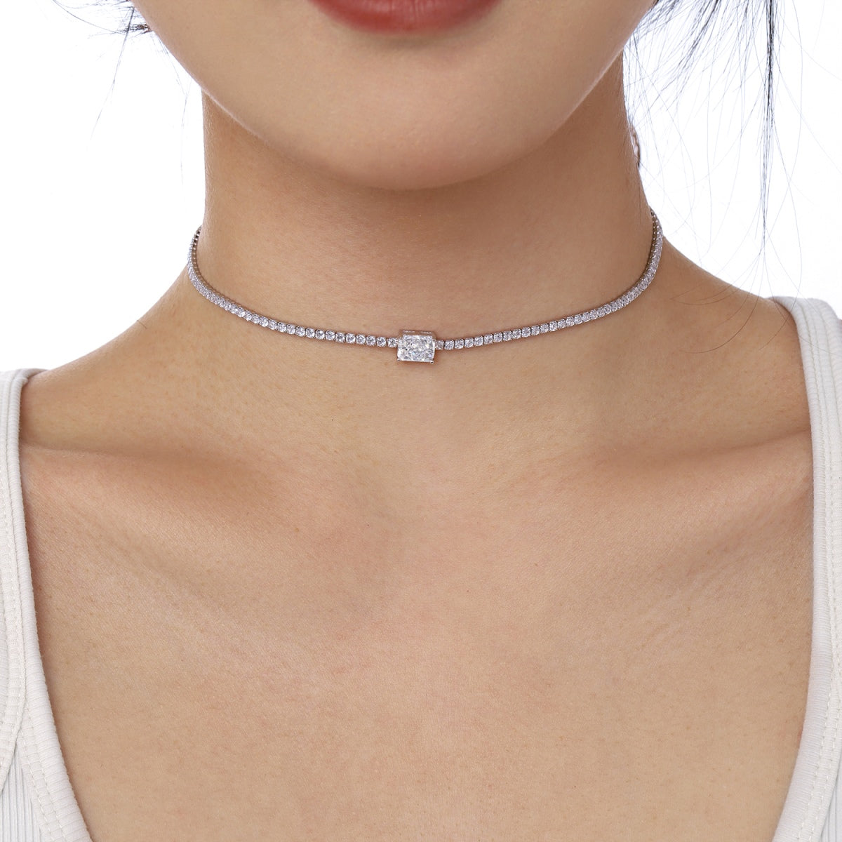 [Love More]2.0 carat Ornate Emerald Cut Necklace
