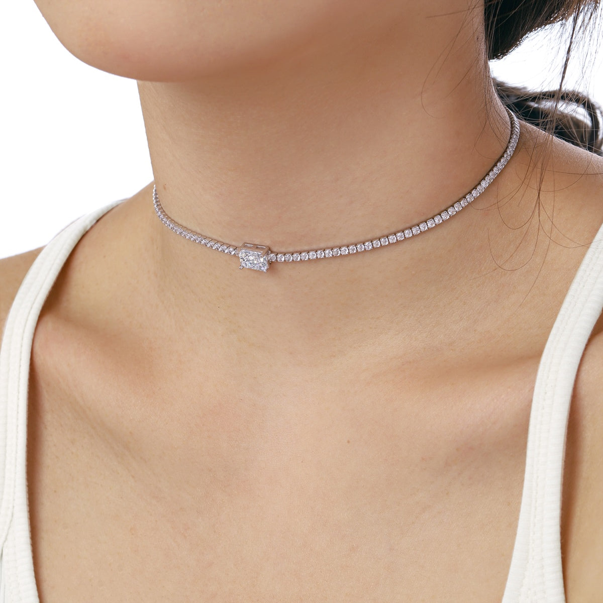 [Love More]2.0 carat Ornate Emerald Cut Necklace