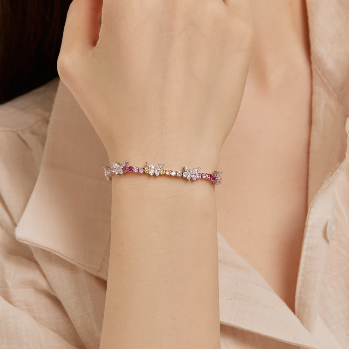 [Love More]Ornate Colorful Butterfly Shape Round Cut Daily Bracelet