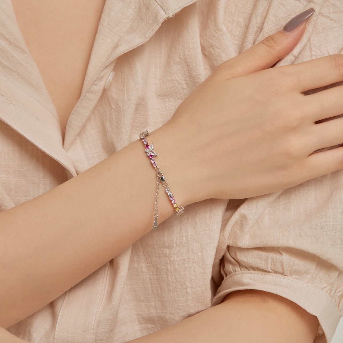 [Love More]Ornate Colorful Butterfly Shape Round Cut Daily Bracelet