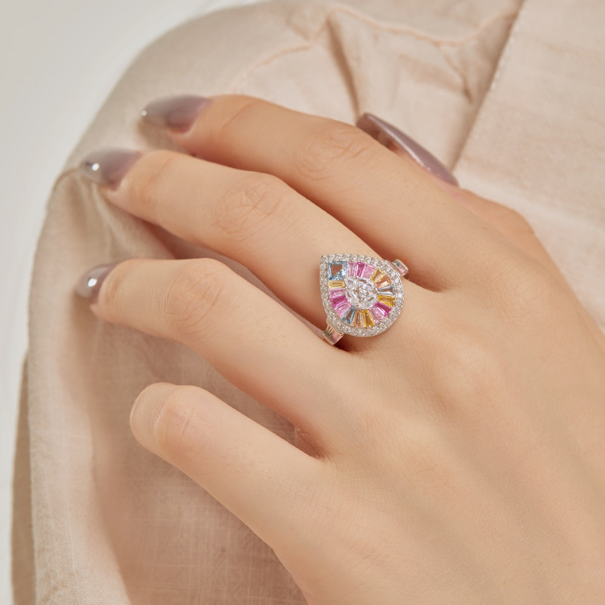 [Love More]Elegant Colorful Water Drop Shape Banquet Ring