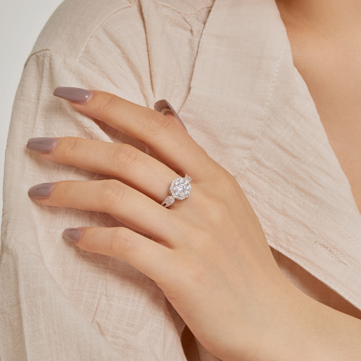 [Love More]Delicate Colorful Round Cut Flower Shape Wedding Ring