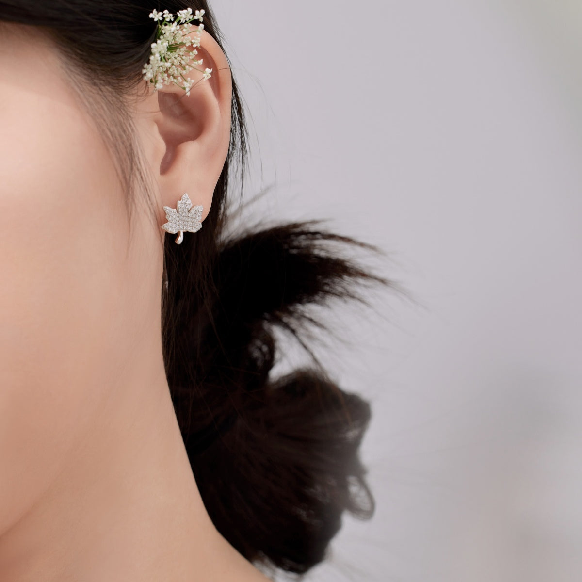 [Love More]Exquisite Maple Leaf Design Earrings