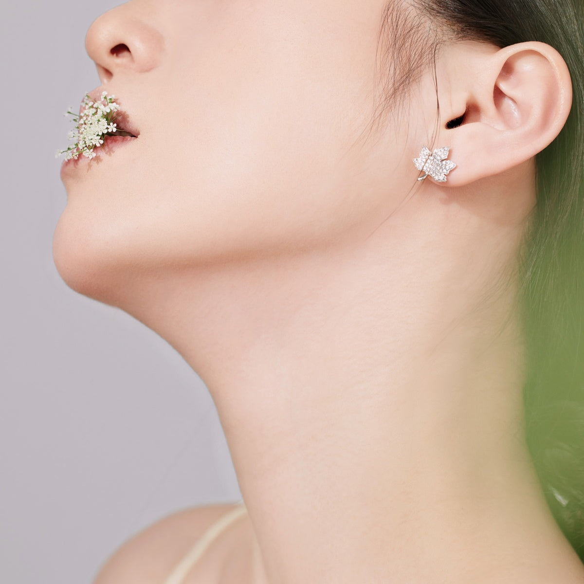 [Love More]Exquisite Maple Leaf Design Earrings