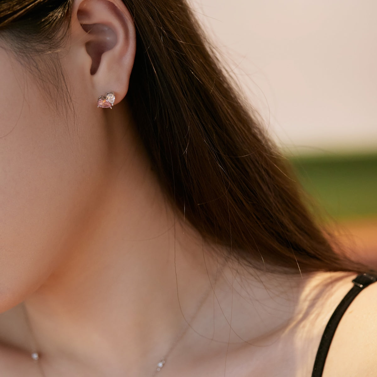 [Love More]Dazzling Elegant Heart Cut Lover Earrings