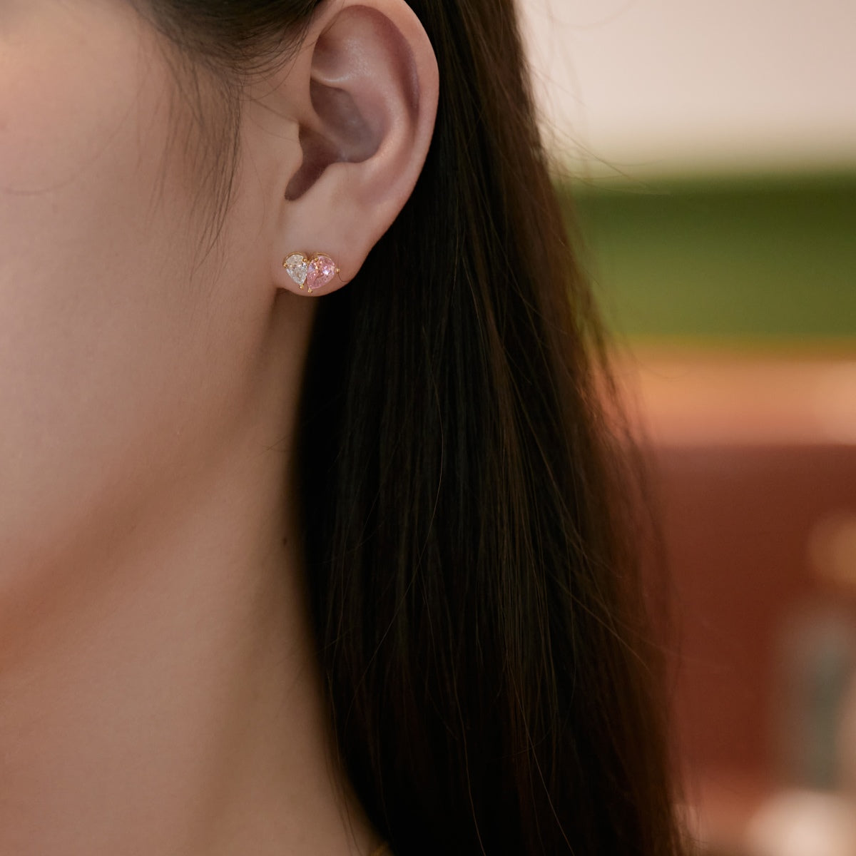[Love More]Dazzling Elegant Heart Cut Lover Earrings