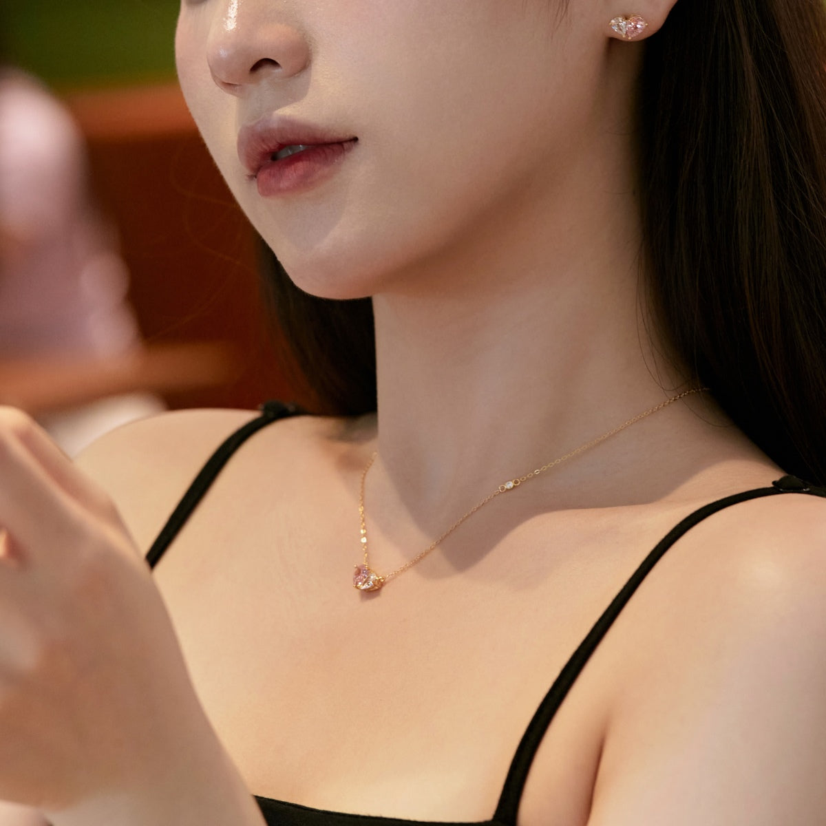 [Love More]Dazzling Elegant Heart Cut Lover Earrings
