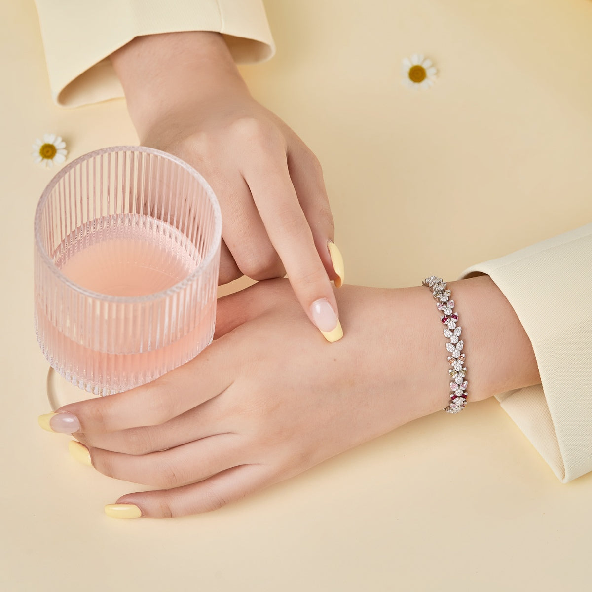[Love More]Dainty Exquisite Flower Shape Daily Bracelet