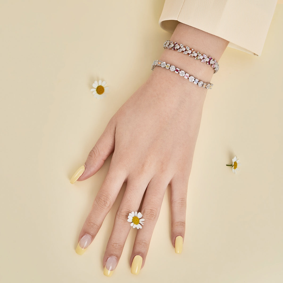 [Love More]Dainty Exquisite Flower Shape Daily Bracelet