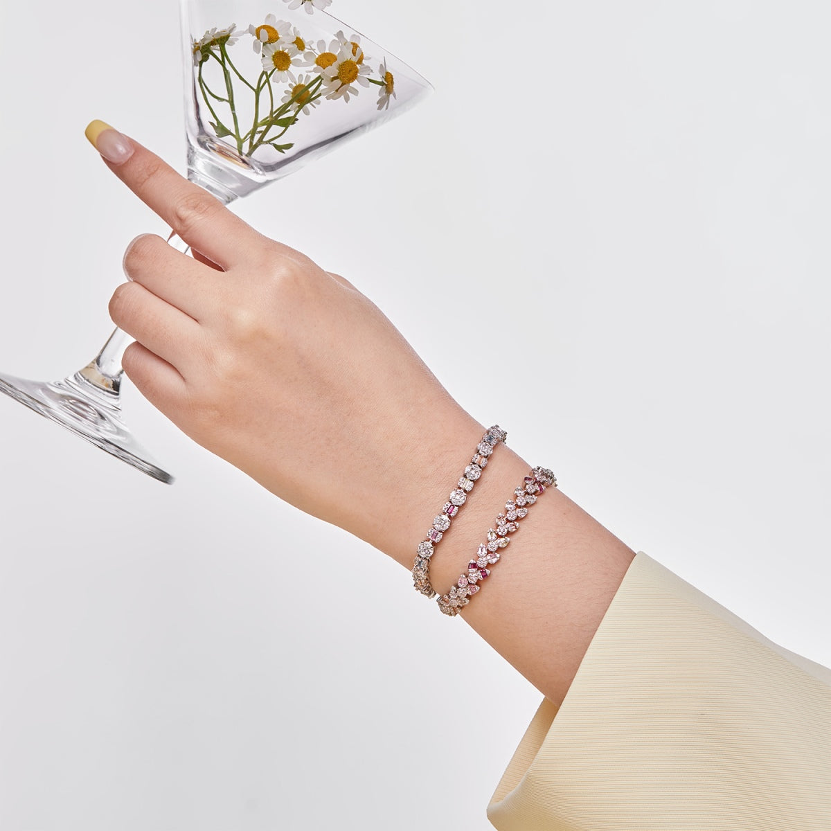 [Love More]Dainty Exquisite Flower Shape Daily Bracelet