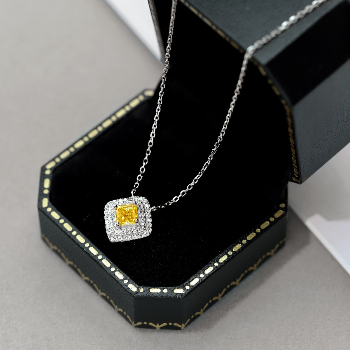 [Love More]Sparkling Asscher Cut Necklace