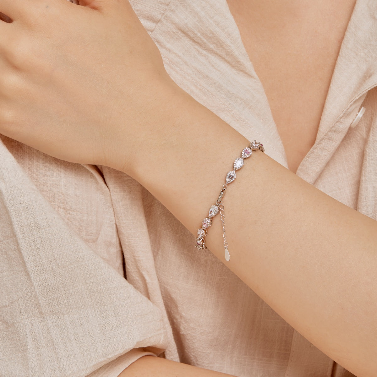 [Love More]0.25 Carat Radiant Water Drop Shape Daily Bracelet