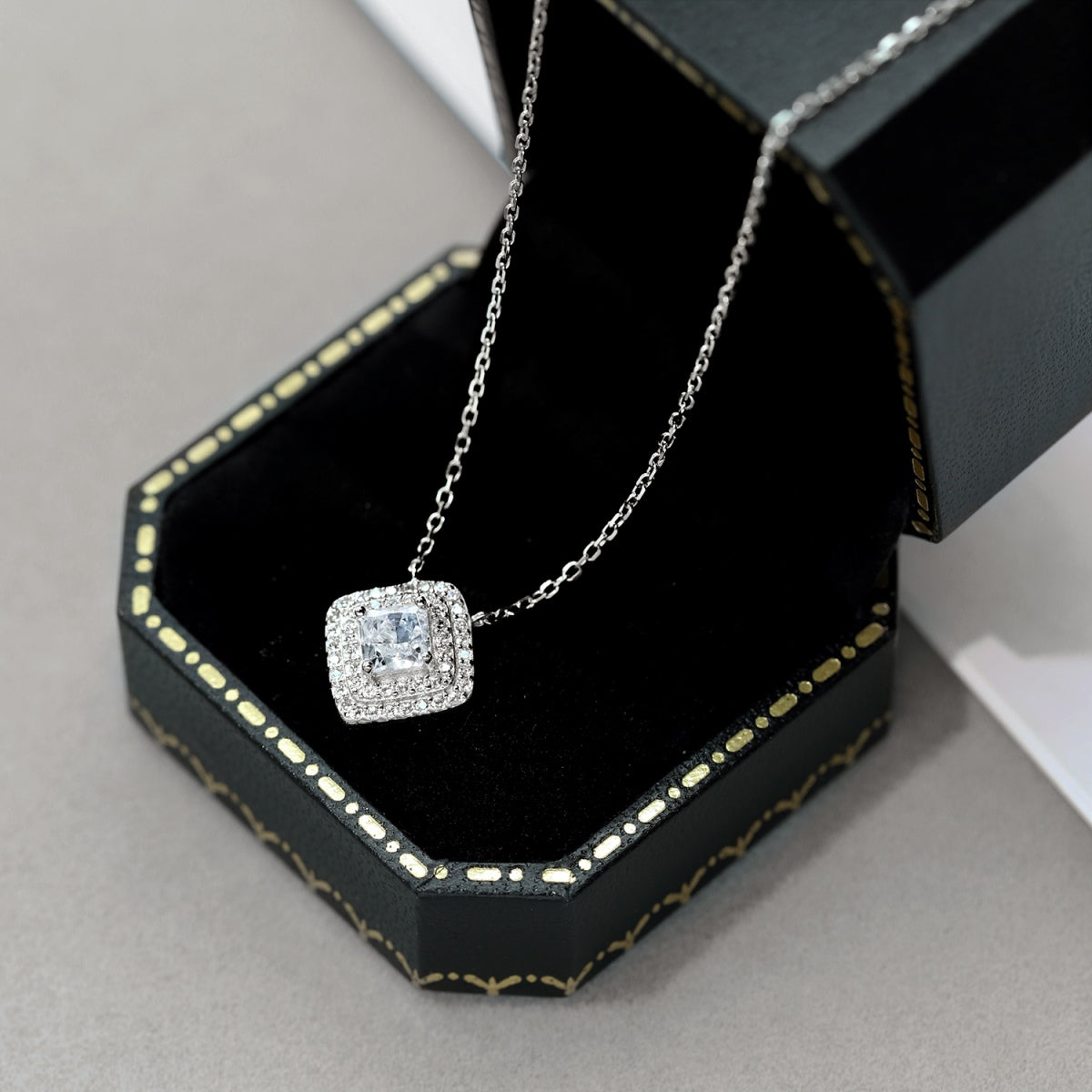 [Love More]Sparkling Asscher Cut Necklace