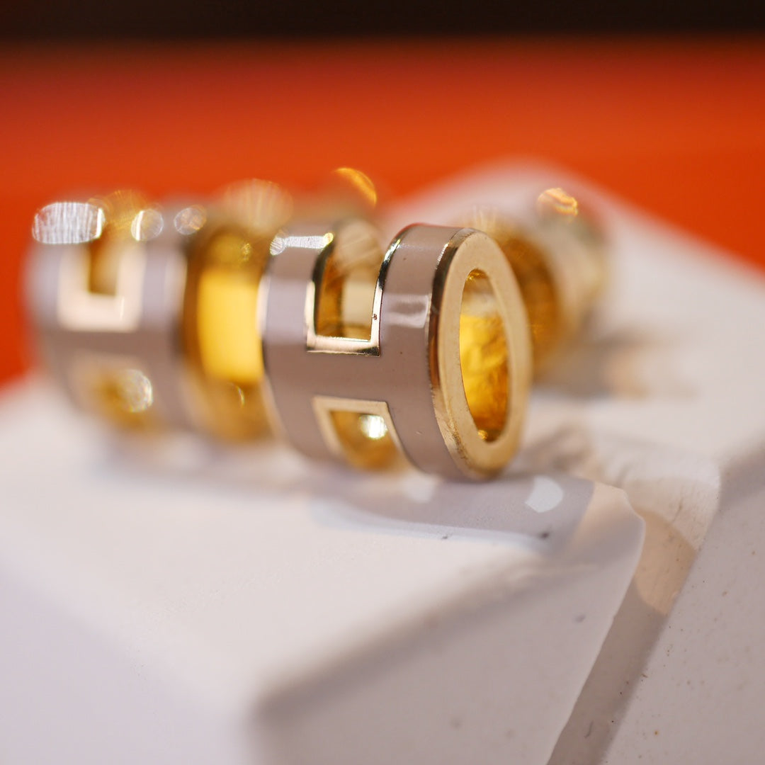 [Love More]MINI POP H GOLD EARRINGS GREY