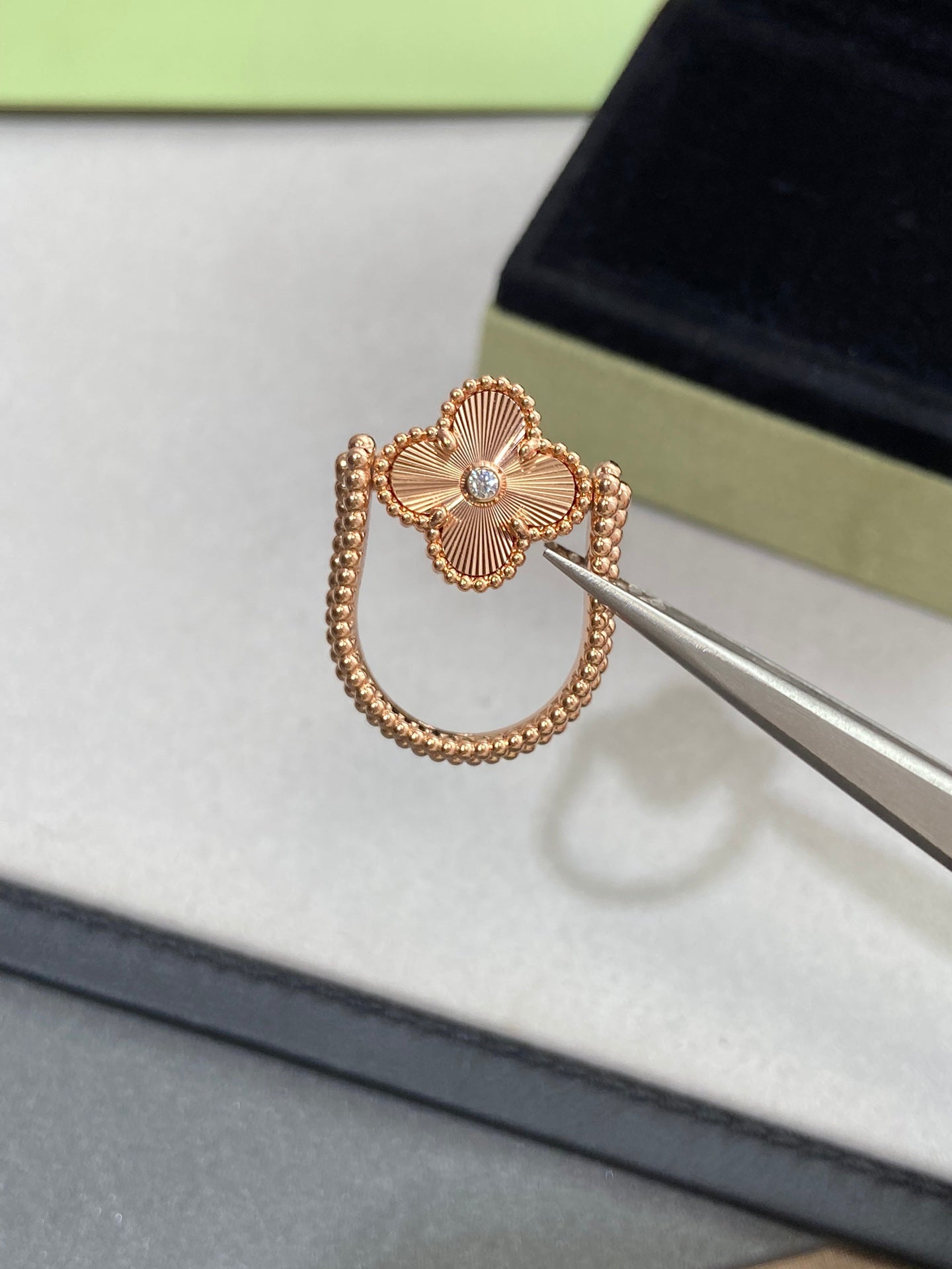 [Love More]CLOVER RIVERSIBLE PINK GOLD RING