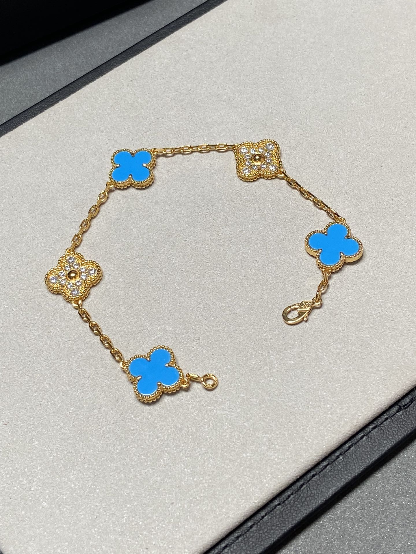 [Love More]CLOVER 5 MOTIF BLUE CHALCEDONY DIAMOND GOLD BRACELET