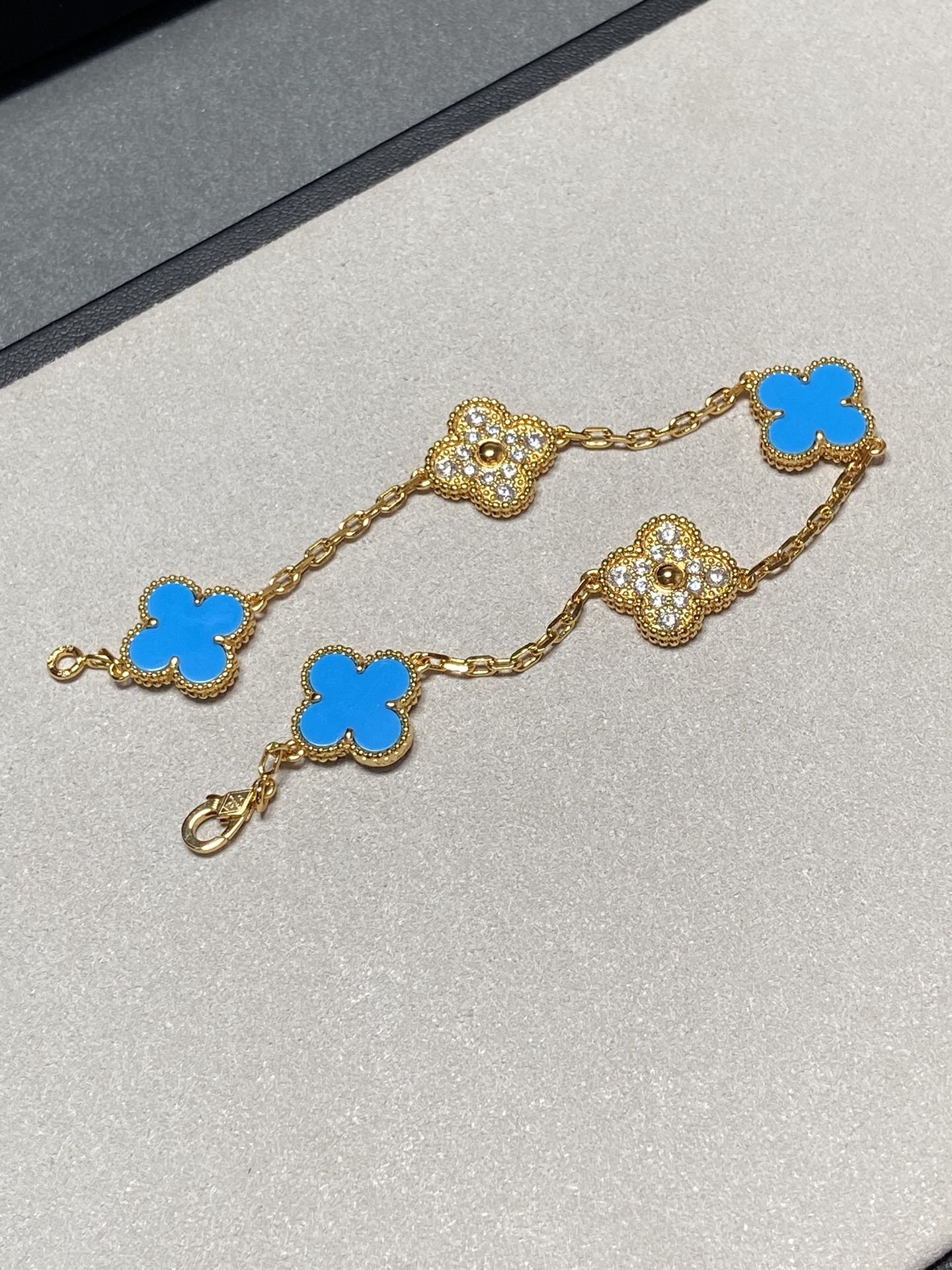 [Love More]CLOVER 5 MOTIF BLUE CHALCEDONY DIAMOND GOLD BRACELET