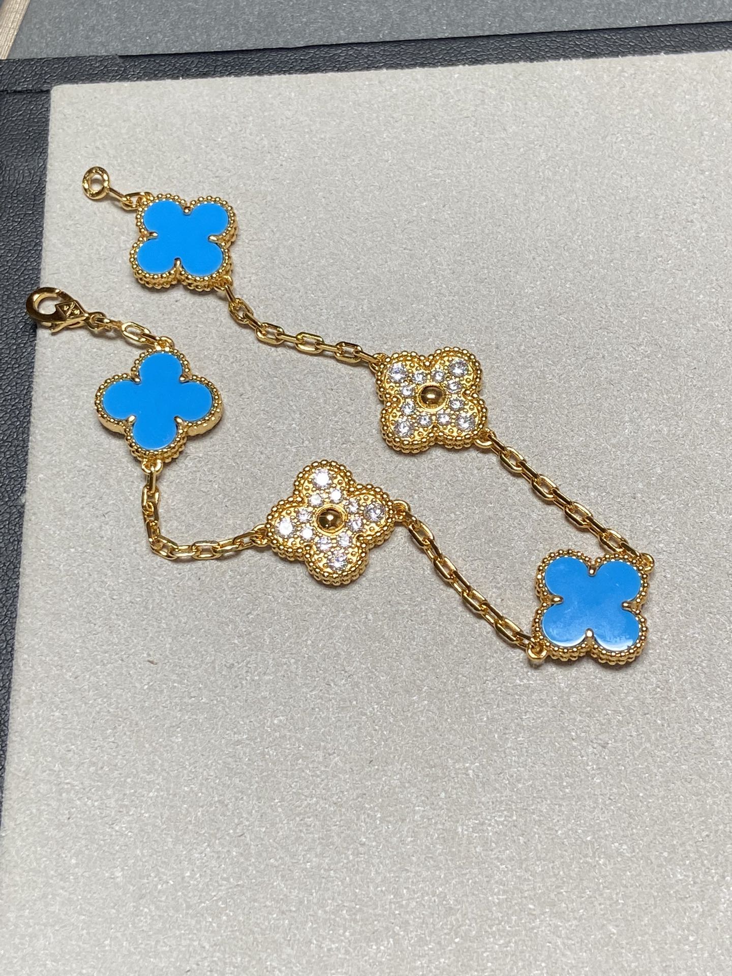 [Love More]CLOVER 5 MOTIF BLUE CHALCEDONY DIAMOND GOLD BRACELET