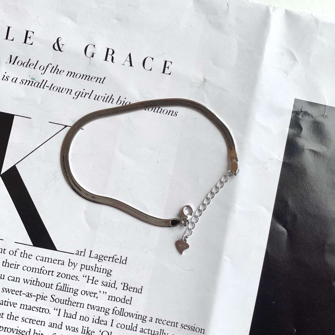 [Love More]Flat Snake Bone Chain Blade Necklace