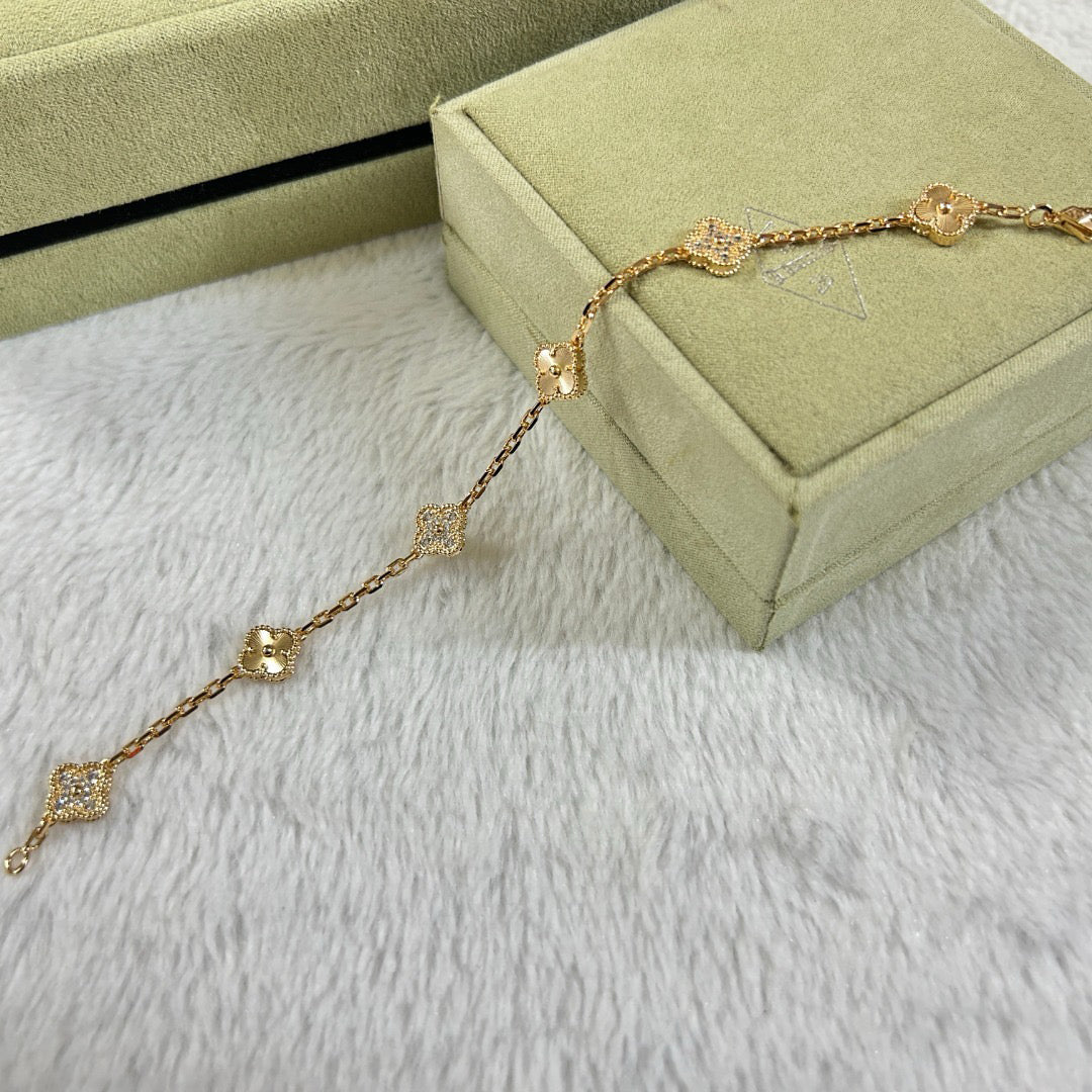 [Love More]CLOVER 6 MOTIF DIAMOND LASER BRACELET