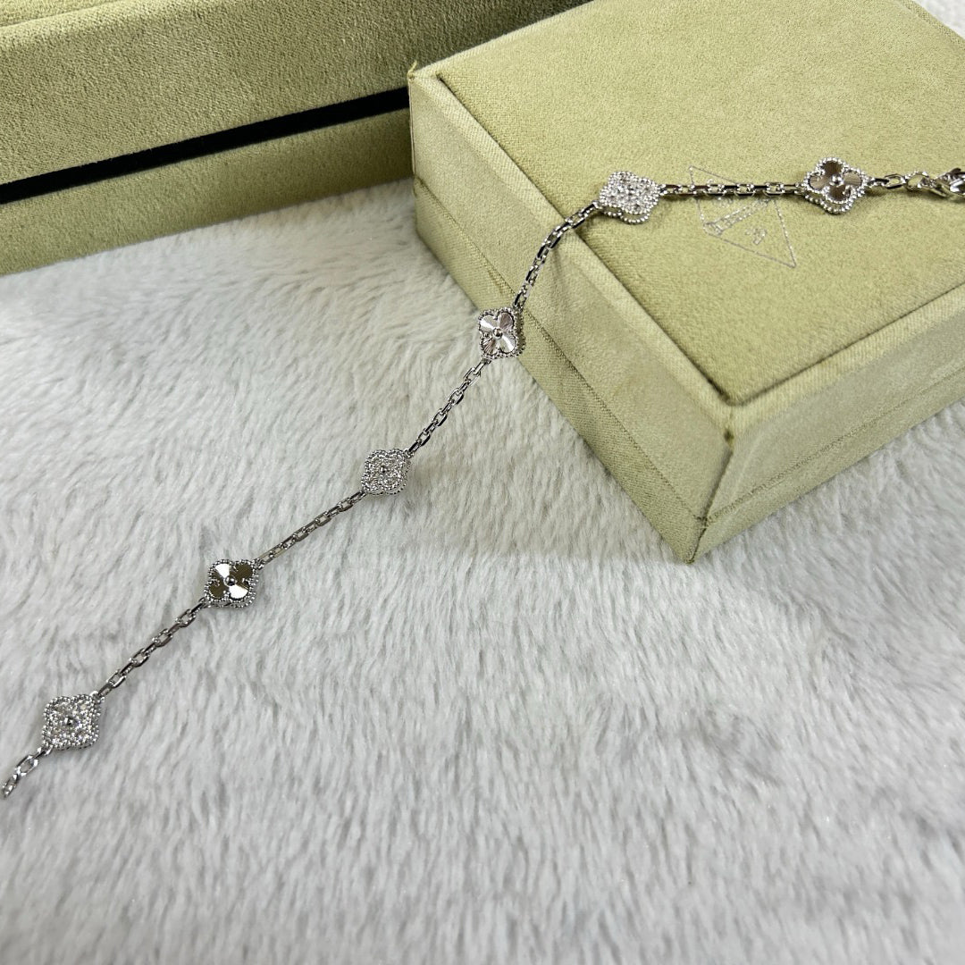 [Love More]CLOVER 6 MOTIF DIAMOND LASER BRACELET