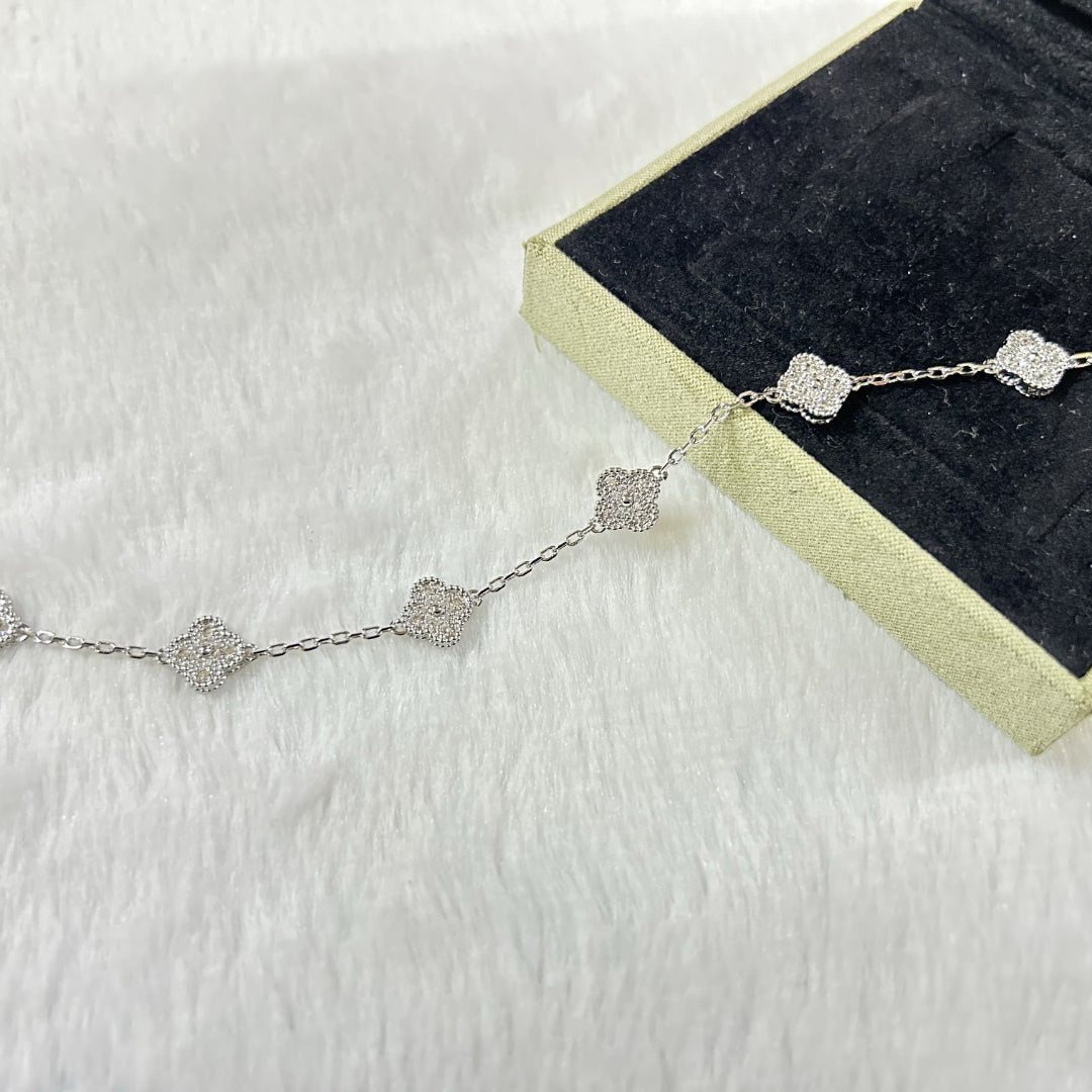 [Love More]CLOVER 6 MOTIF DIAMOND BRACELET