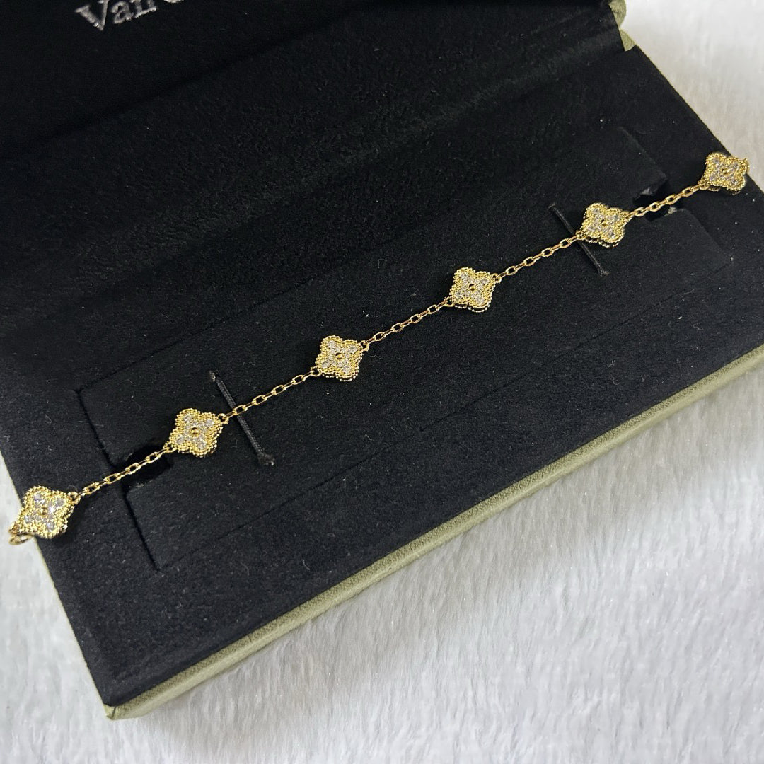 [Love More]CLOVER 6 MOTIF DIAMOND BRACELET