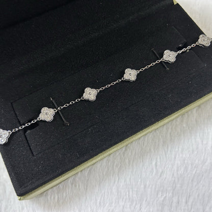 [Love More]CLOVER 6 MOTIF DIAMOND BRACELET