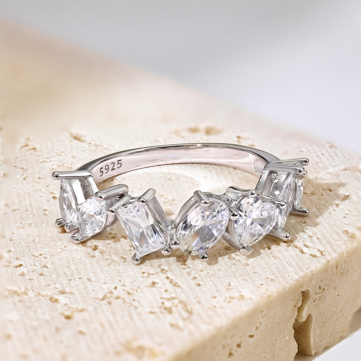 [Love More]Delicate Multi Cut Ring